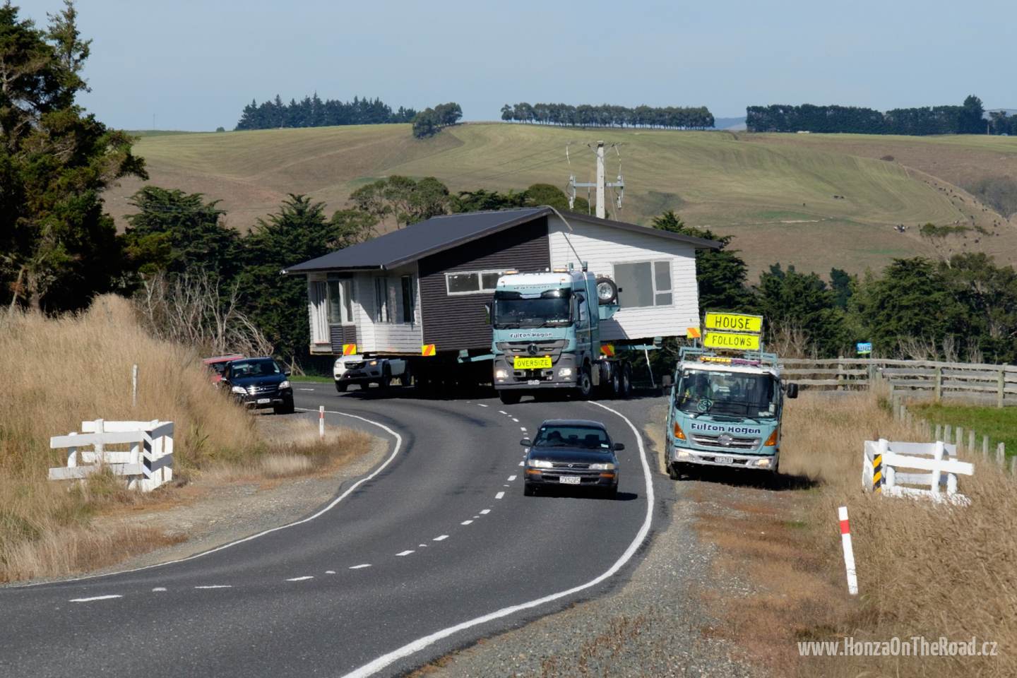 Nový Zéland, Zakoupený dům míří na místo určení / New Zealand, The purchased house is being transferred into its destination